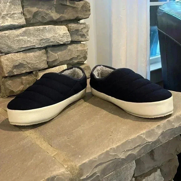 Dakota Fleece Memory foam,fleece lined slippers,indoor/outdoor outsole, puffer - Picture 8 of 9